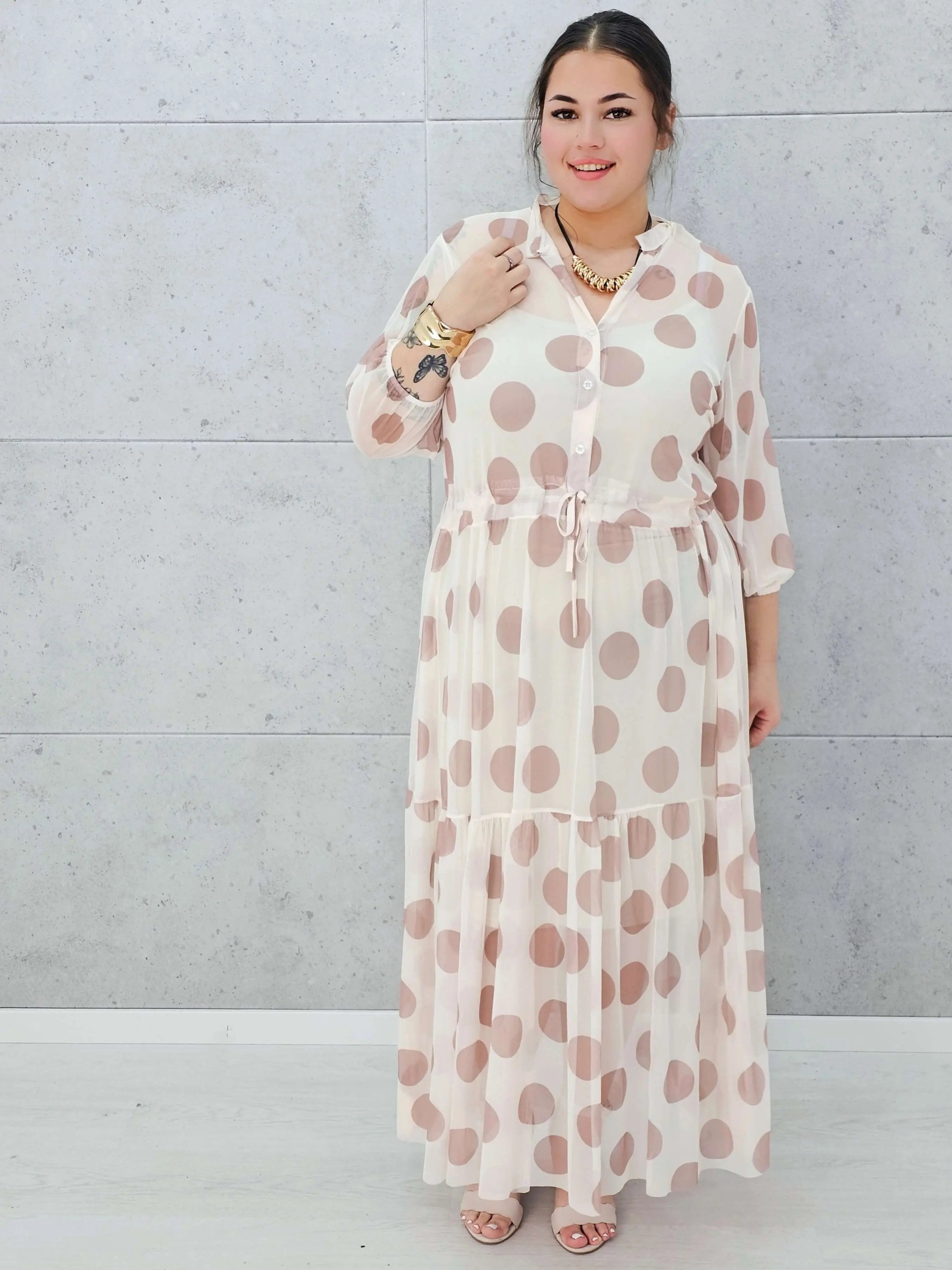 Sukienka siateczkowa z wzorem po całości i wiązaniem w tali - w kilku kolorach Stylowa XL