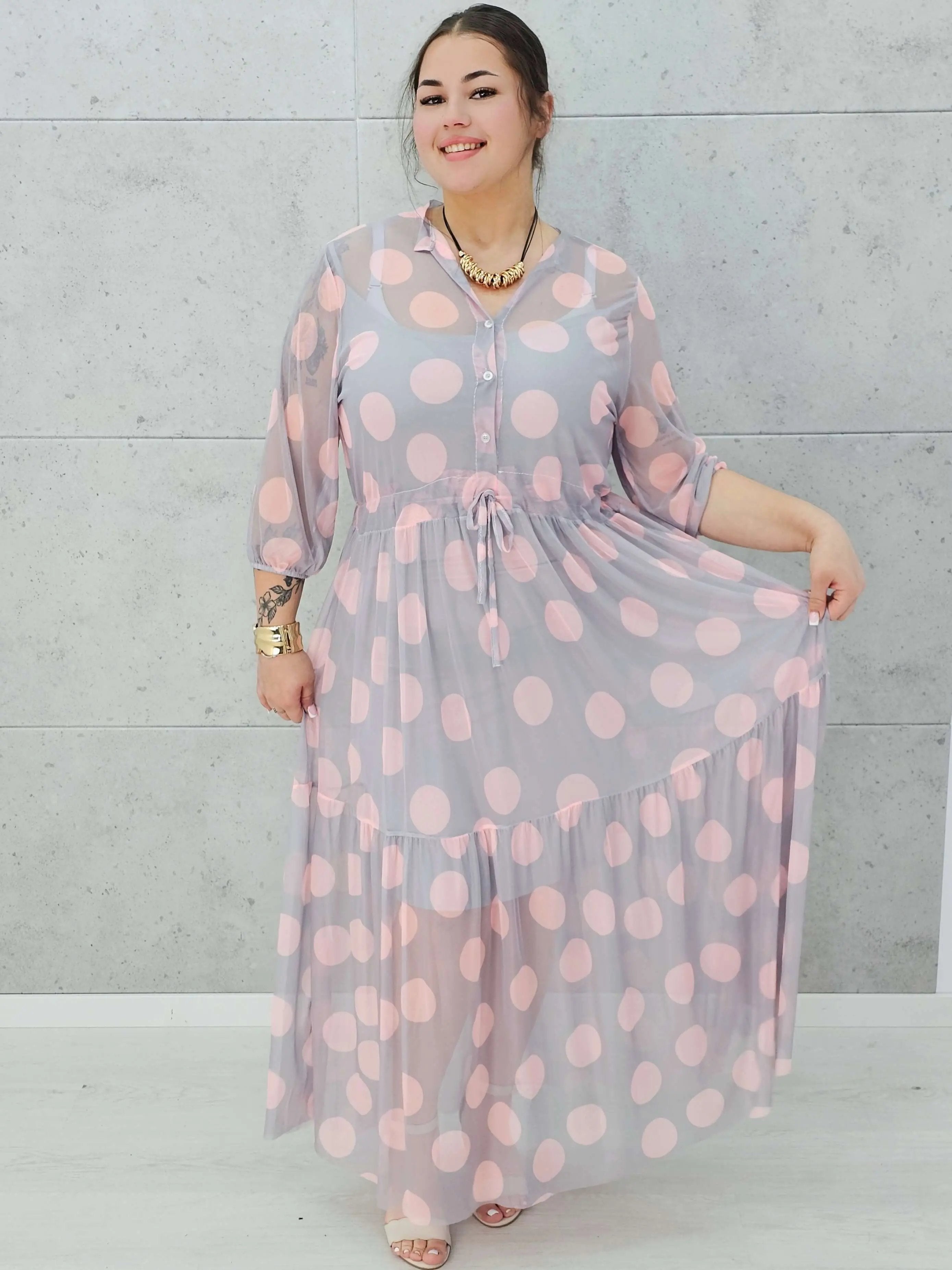 Sukienka siateczkowa z wzorem po całości i wiązaniem w tali - w kilku kolorach Stylowa XL