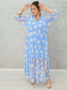 Sukienka siateczkowa z wzorem po całości i wiązaniem w tali - w kilku kolorach Stylowa XL