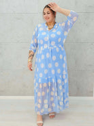 Sukienka siateczkowa z wzorem po całości i wiązaniem w tali - w kilku kolorach Stylowa XL