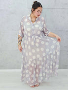 Sukienka siateczkowa z wzorem po całości i wiązaniem w tali - w kilku kolorach Stylowa XL