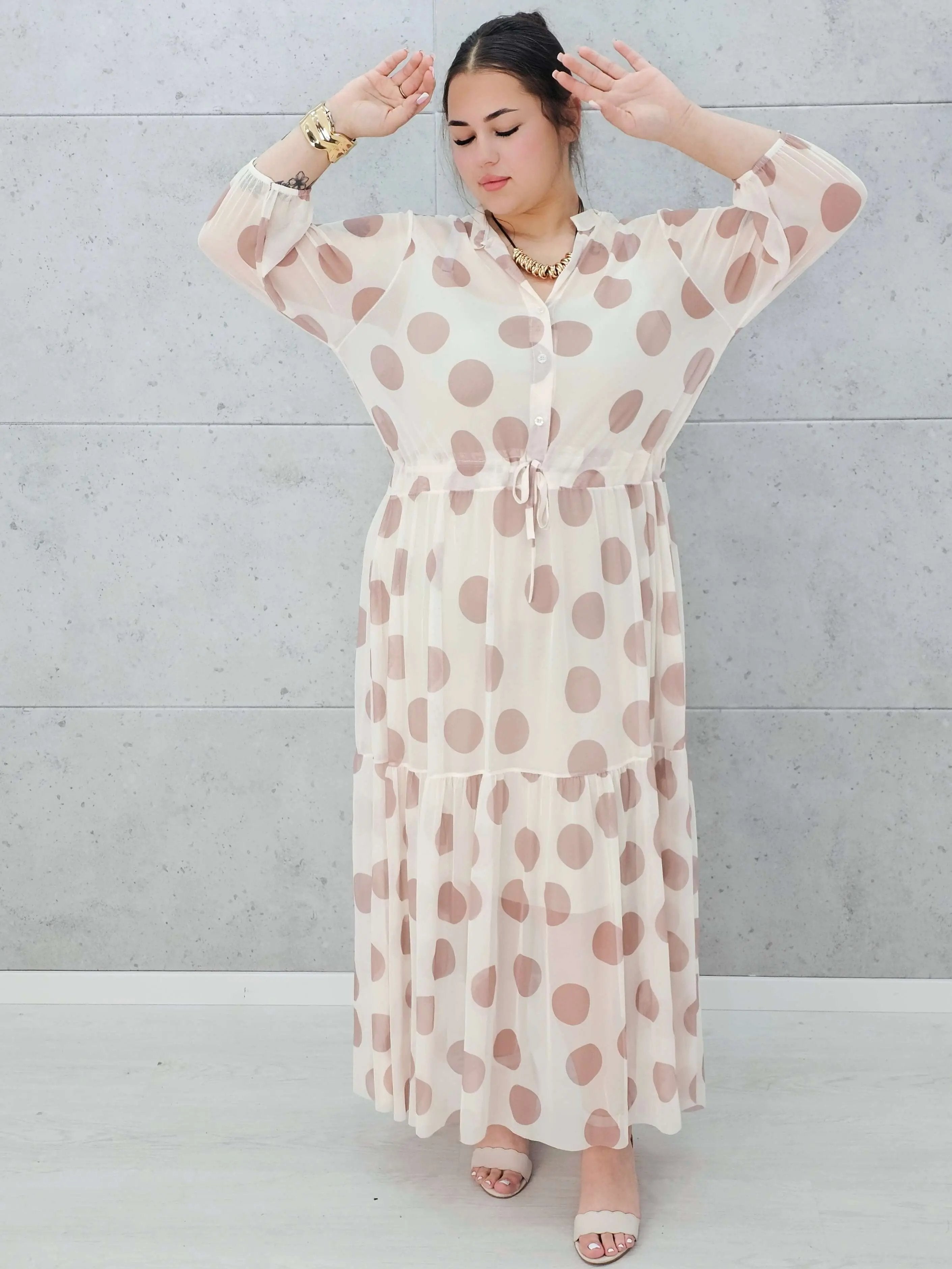 Sukienka siateczkowa z wzorem po całości i wiązaniem w tali - w kilku kolorach Stylowa XL