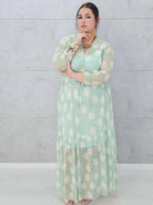 Sukienka siateczkowa z wzorem po całości i wiązaniem w tali - w kilku kolorach Stylowa XL