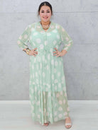 Sukienka siateczkowa z wzorem po całości i wiązaniem w tali - w kilku kolorach Stylowa XL