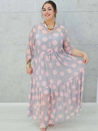 Sukienka siateczkowa z wzorem po całości i wiązaniem w tali - w kilku kolorach Stylowa XL