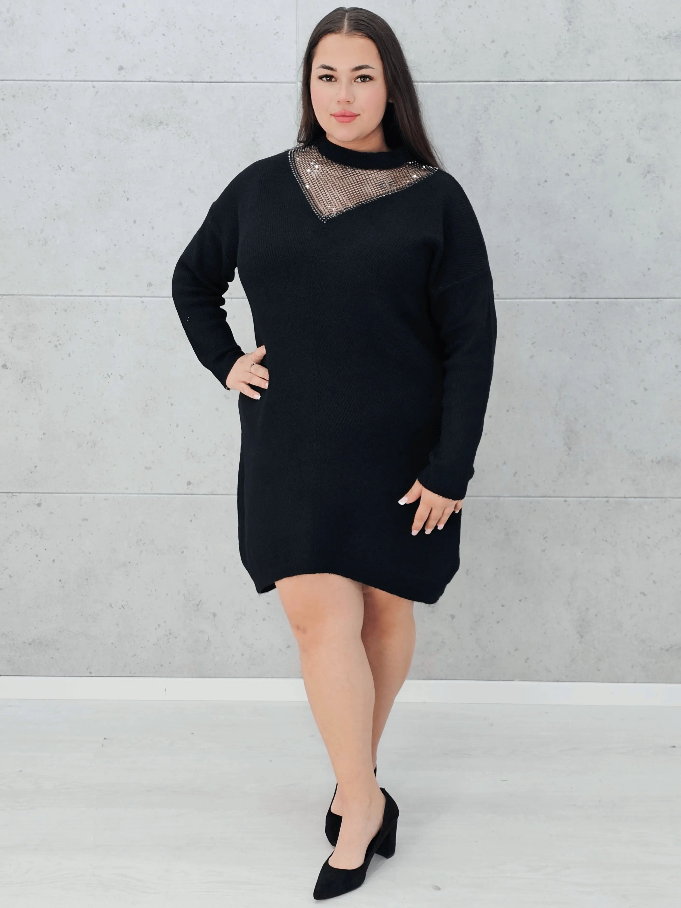 Sukienka sweterkowa z ozdoba przy szyi Stylowa XL