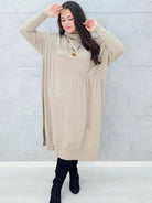 Sukienka swetrowa beżowa plus size z golfem – Stylowa XL