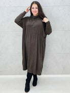 Sukienka swetrowa kawowa plus size z golfem – Stylowa XL