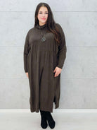 Stylowa kawowa sukienka swetrowa dla kobiet plus size – Stylowa XL