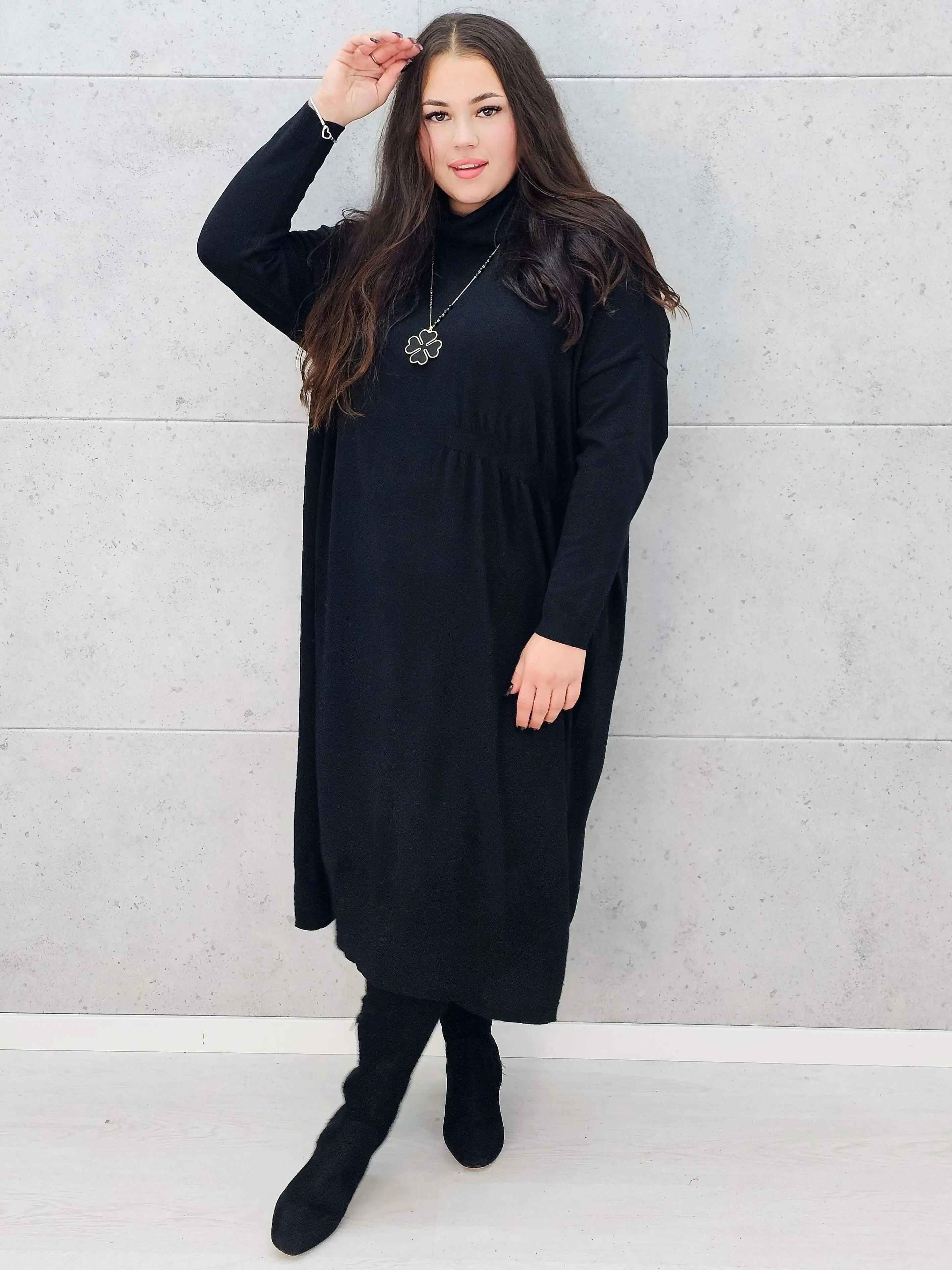 Elegancka czarna sukienka swetrowa plus size – Stylowa XL