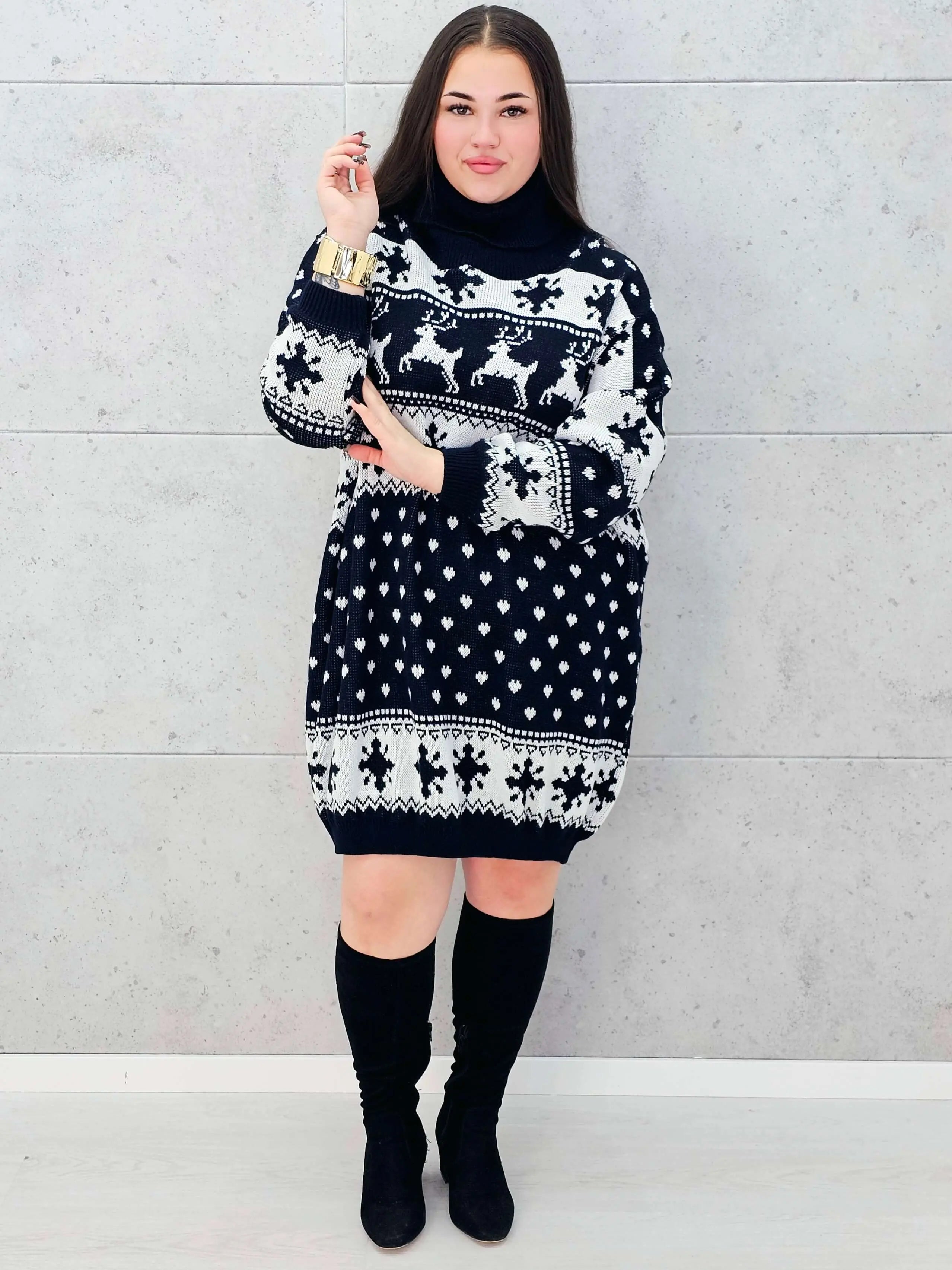 Sukienka swetrowa z golfem – zimowa sukienka plus size w renifery i śnieżynki Stylowa XL