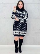 Sukienka swetrowa z golfem – zimowa sukienka plus size w renifery i śnieżynki Stylowa XL