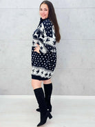 Sukienka swetrowa z golfem – zimowa sukienka plus size w renifery i śnieżynki Stylowa XL