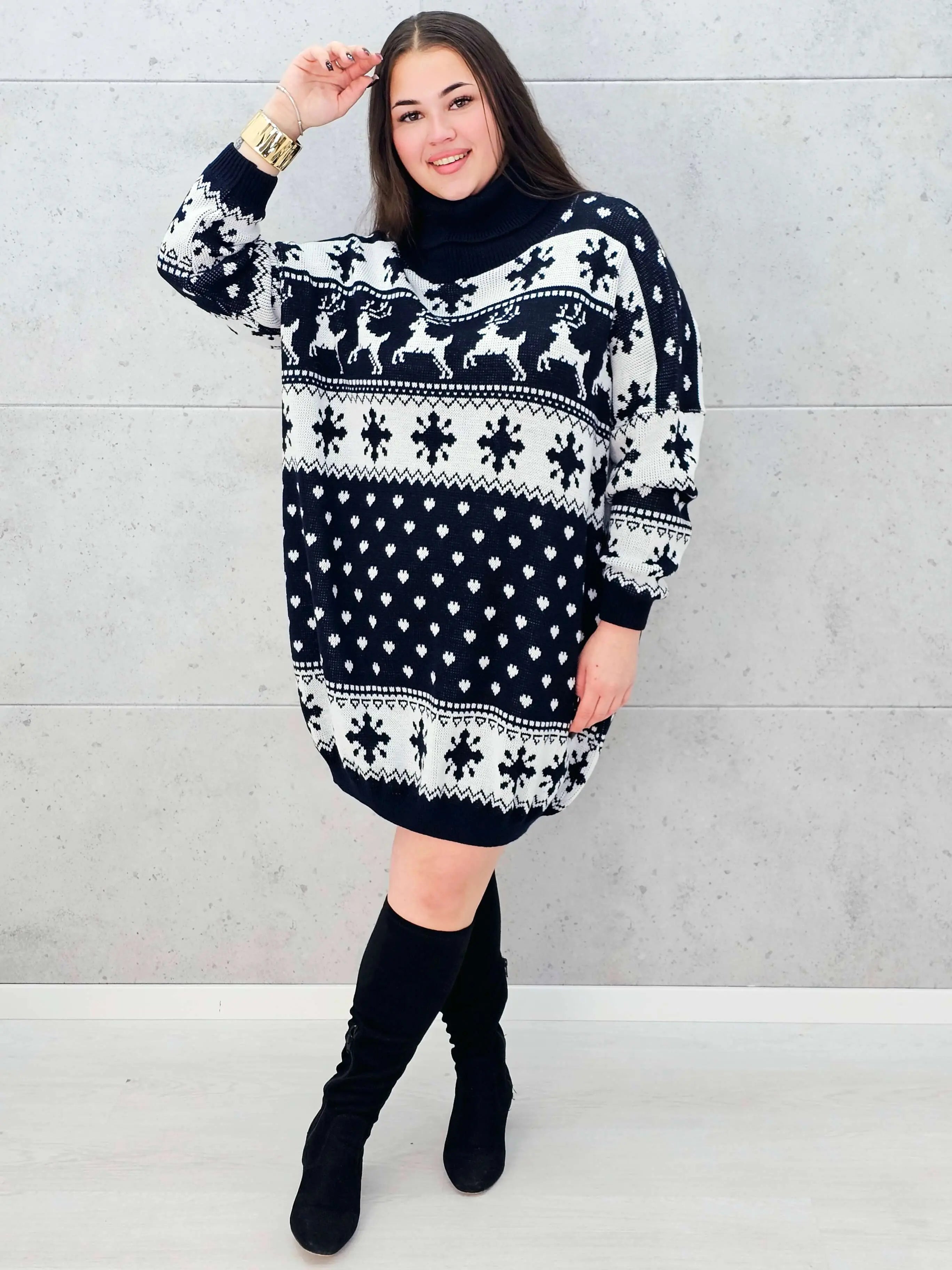 Sukienka swetrowa z golfem – zimowa sukienka plus size w renifery i śnieżynki Stylowa XL