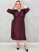 Sukienka szlafrokowa plus size – elegancja i wygoda w jednym. Stylowa XL