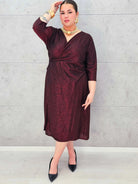 Sukienka szlafrokowa plus size – elegancja i wygoda w jednym. Stylowa XL