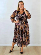 Sukienka tiulowa plus size z kopertowym dekoltem i paskiem Stylowa XL