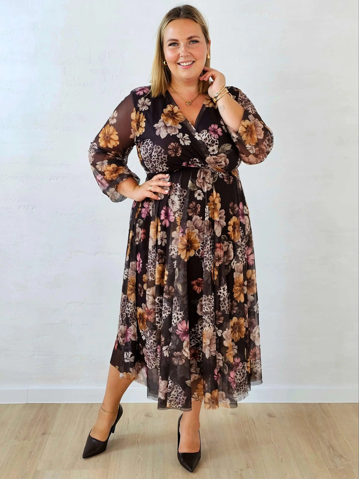 Sukienka tiulowa plus size z kopertowym dekoltem i paskiem Stylowa XL
