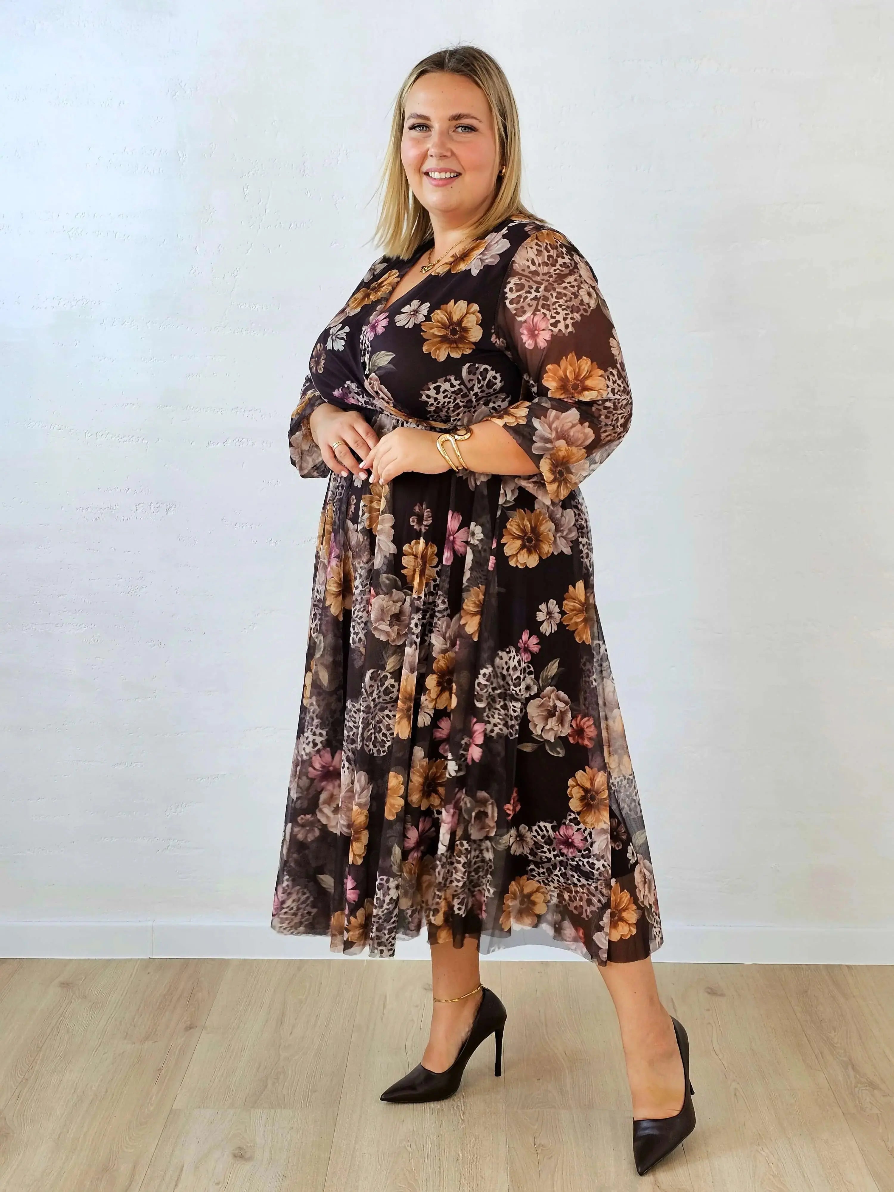 Sukienka tiulowa plus size z kopertowym dekoltem i paskiem Stylowa XL