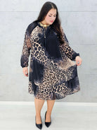 Sukienka midi plus size w panterkę z falbaną – Stylowa XL