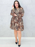 Sukienka w panterkowy wzór – elegancka z paskiem Stylowa XL