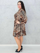 Sukienka w panterkowy wzór – elegancka z paskiem Stylowa XL