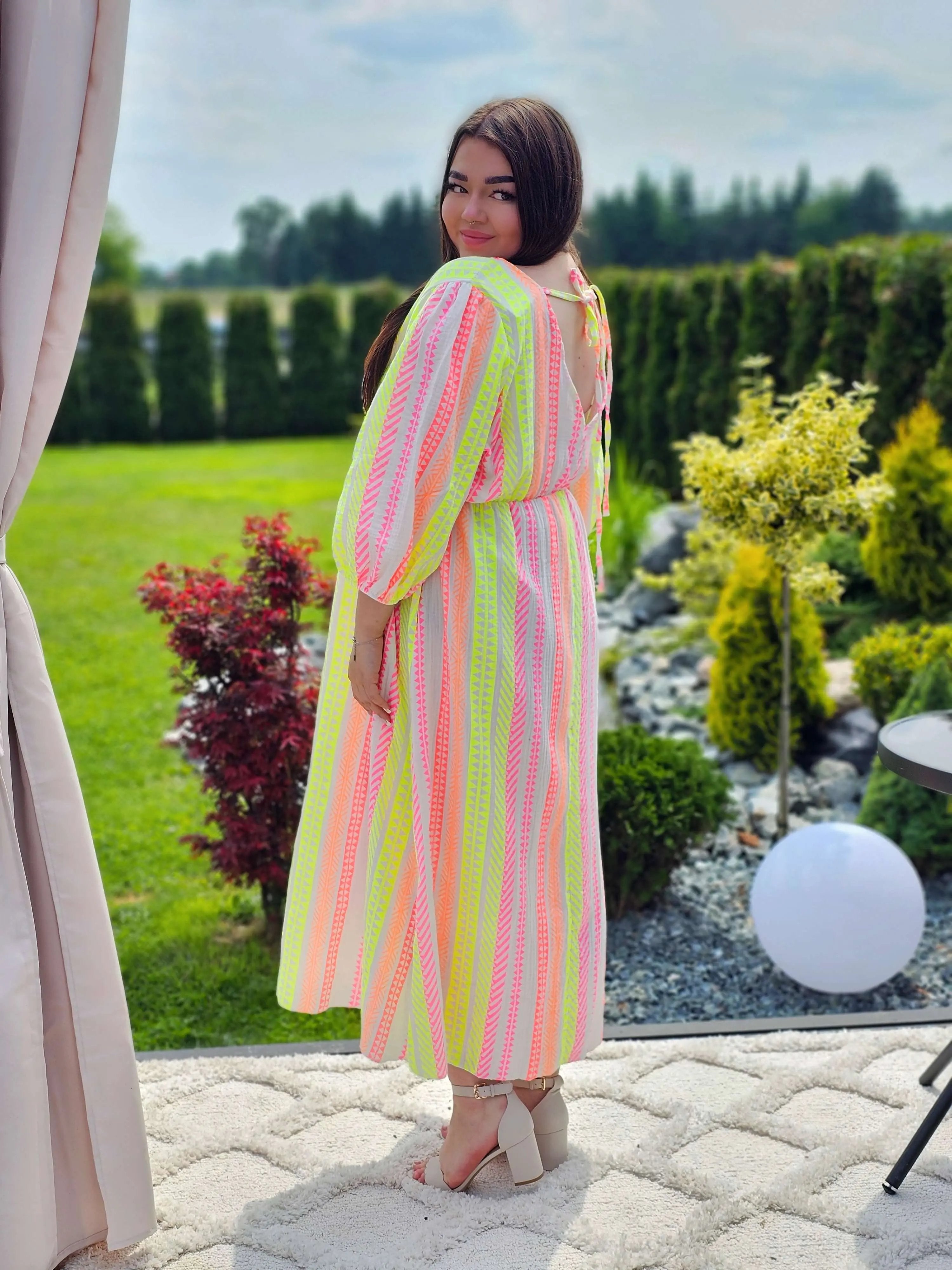 Sukienka w stylu boho z kolorowym wzorem Stylowa XL