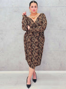 Sukienka w zwierzęcy wzór – elegancja i dzikość w jednym Stylowa XL