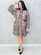 Sukienka w zwierzęcy wzór – elegancki fason plus size z paskiem Stylowa XL