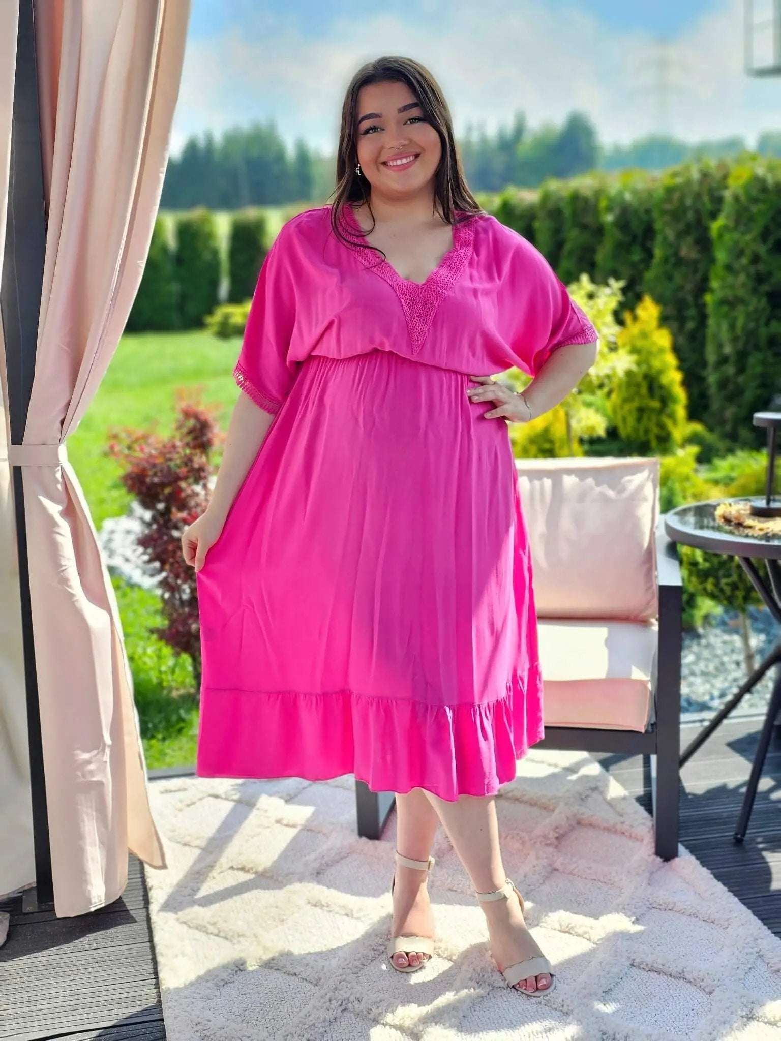 Sukienka  wstawkami haftu  - cztery kolory Stylowa XL