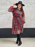 Sukienka  z Kwiatowo-Zwierzęcym Wzorem i Falbanką przy Dekolcie -  dwa kolory Stylowa XL