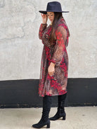 Sukienka  z Kwiatowo-Zwierzęcym Wzorem i Falbanką przy Dekolcie -  dwa kolory Stylowa XL