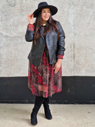 Sukienka  z Kwiatowo-Zwierzęcym Wzorem i Falbanką przy Dekolcie -  dwa kolory Stylowa XL