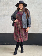 Sukienka  z Kwiatowo-Zwierzęcym Wzorem i Falbanką przy Dekolcie -  dwa kolory Stylowa XL