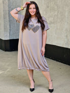 Sukienka z aplikacją serduszek Stylowa XL