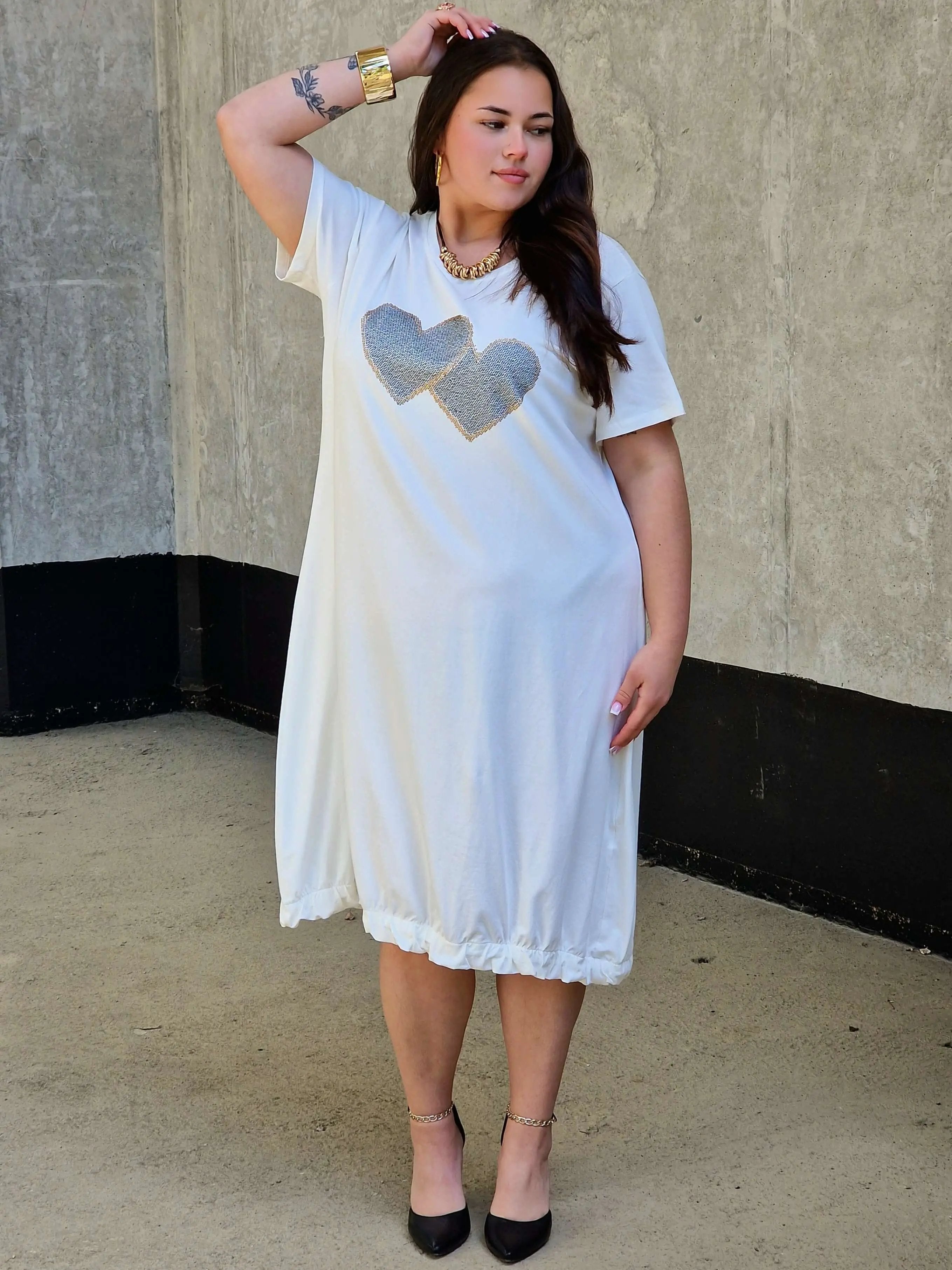 Sukienka z aplikacją serduszek Stylowa XL