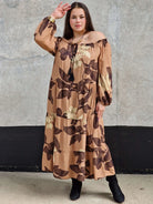 Sukienka z brązowym wzorem Stylowa XL