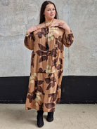 Sukienka z brązowym wzorem Stylowa XL