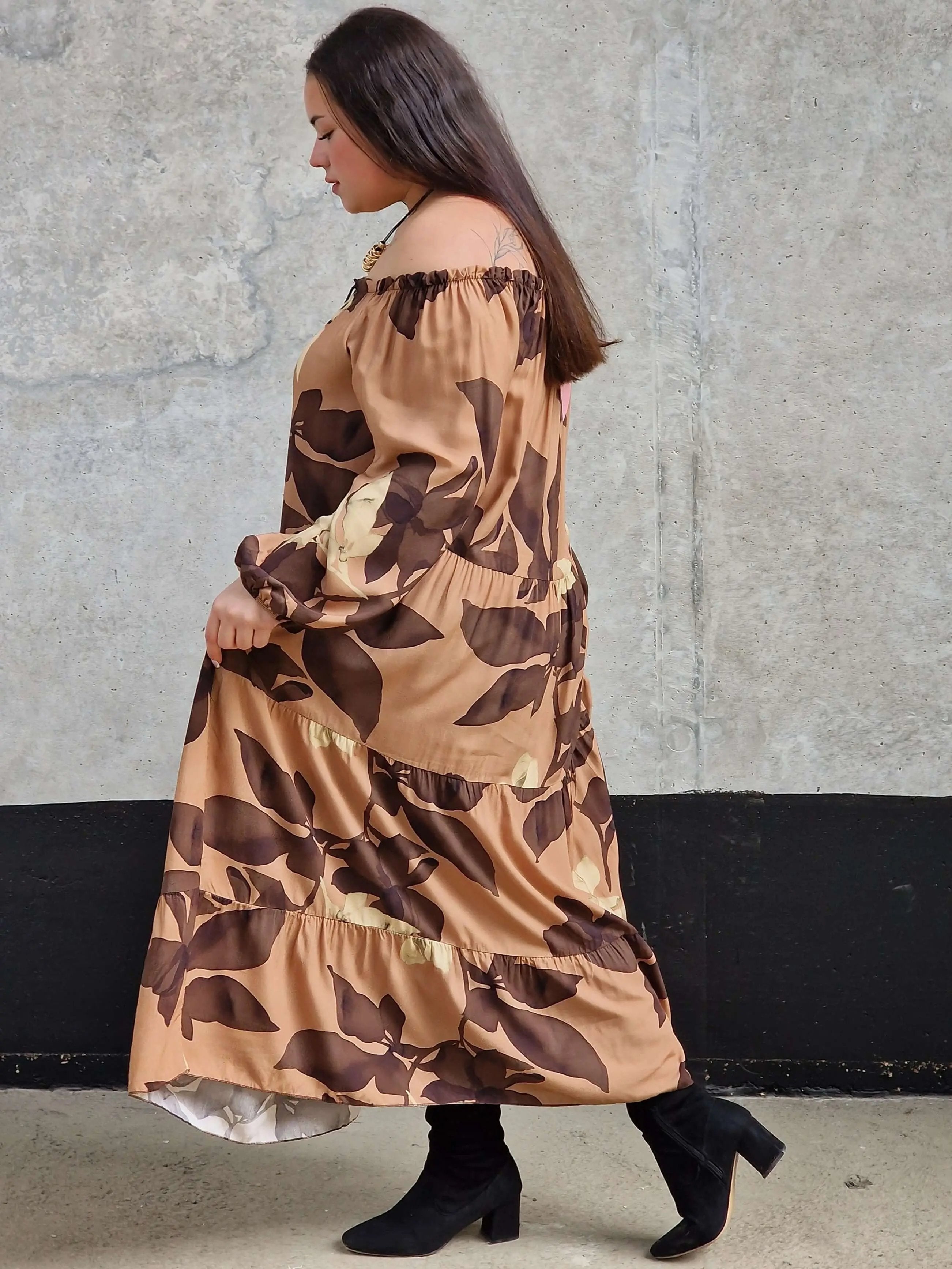 Sukienka z brązowym wzorem Stylowa XL