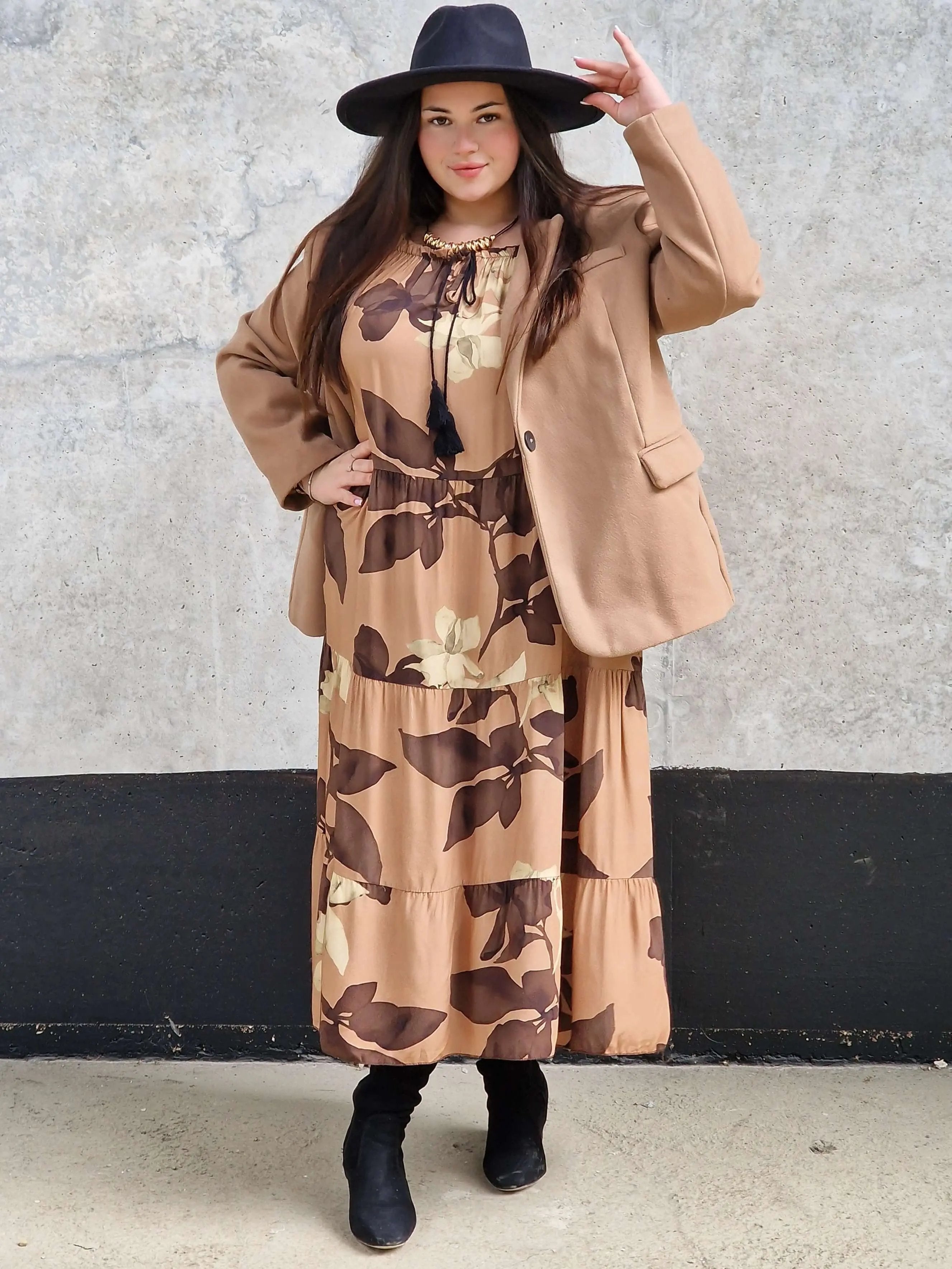 Sukienka z brązowym wzorem Stylowa XL