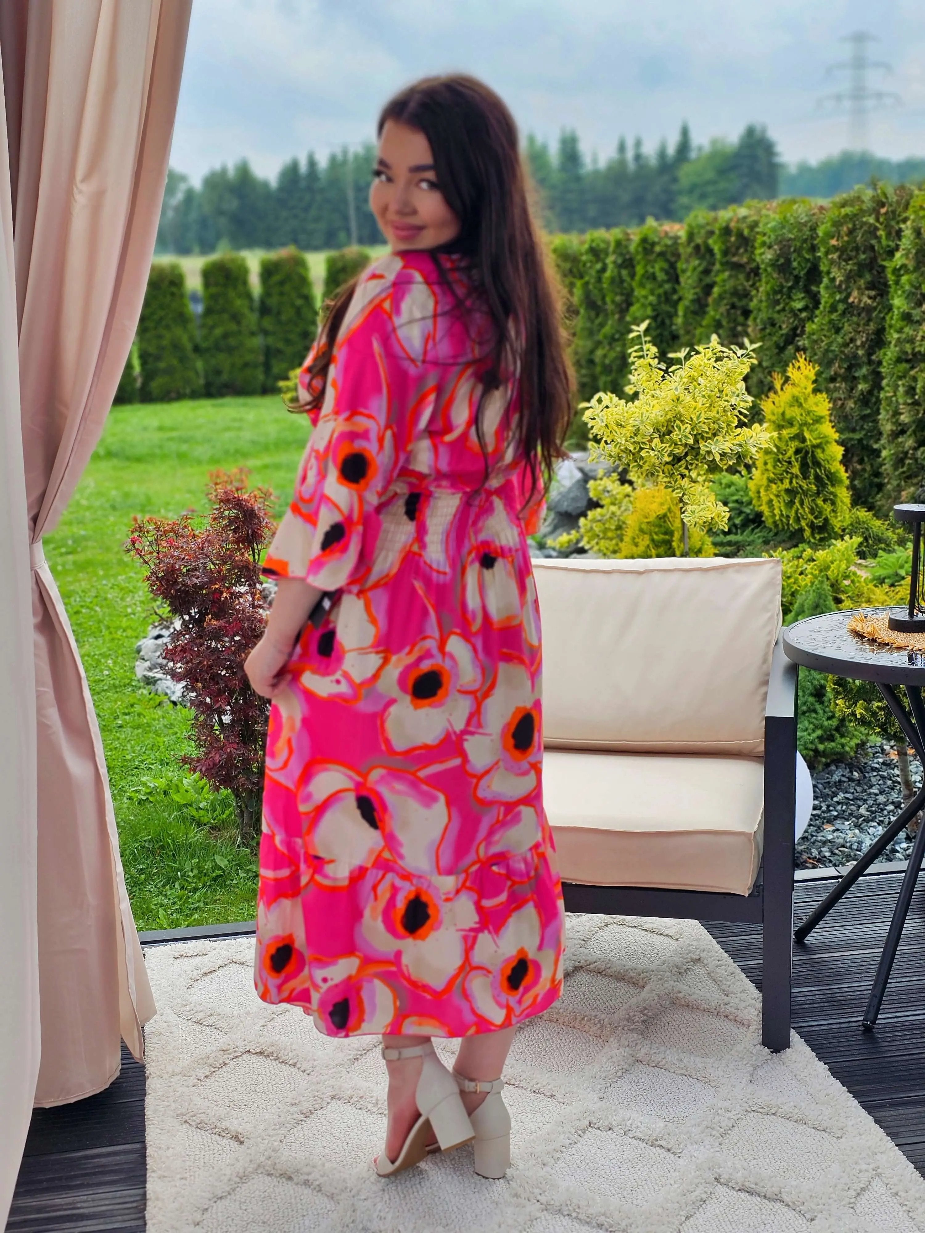 Sukienka z dekoltem V z gumka w tali , wzór po całości - dwa kolory Stylowa XL