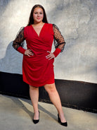 Sukienka z efektownym drapowaniem i eleganckimi rękawami Stylowa XL