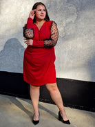 Sukienka z efektownym drapowaniem i eleganckimi rękawami Stylowa XL