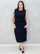 Sukienka z eleganckim marszczeniem i złotą ozdobą Stylowa XL