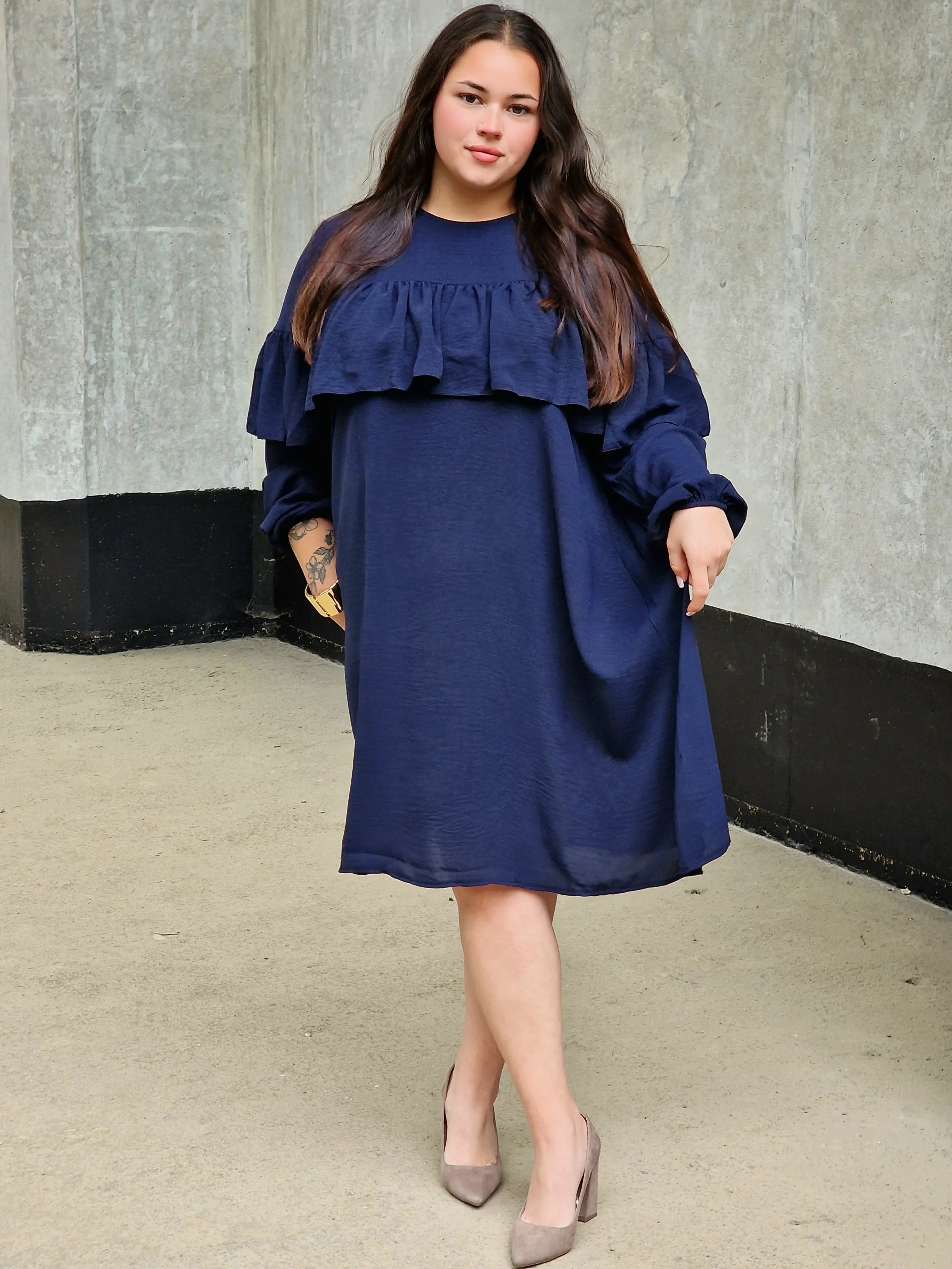 Sukienka z falbaną Stylowa XL