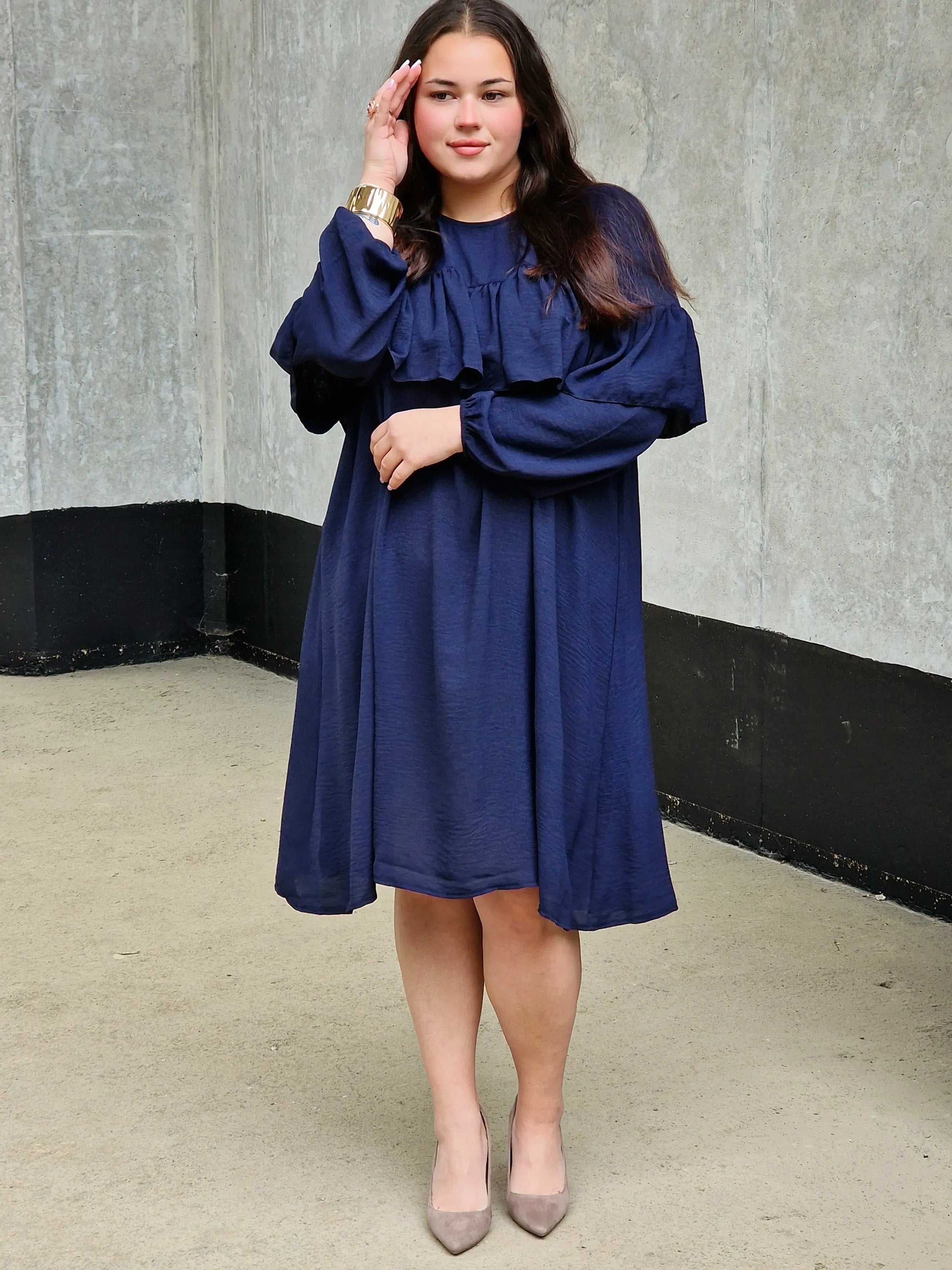 Sukienka z falbaną Stylowa XL