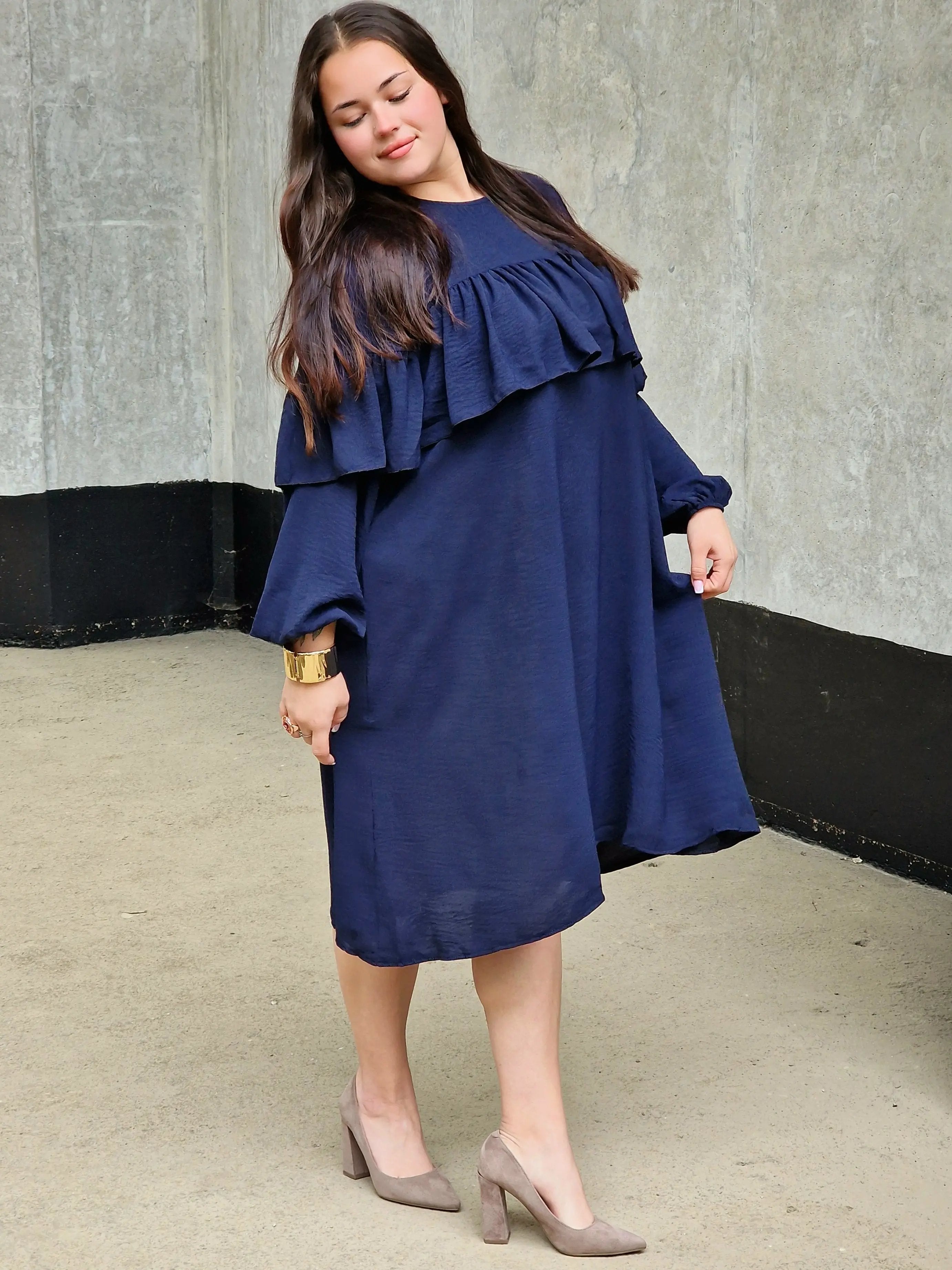 Sukienka z falbaną Stylowa XL