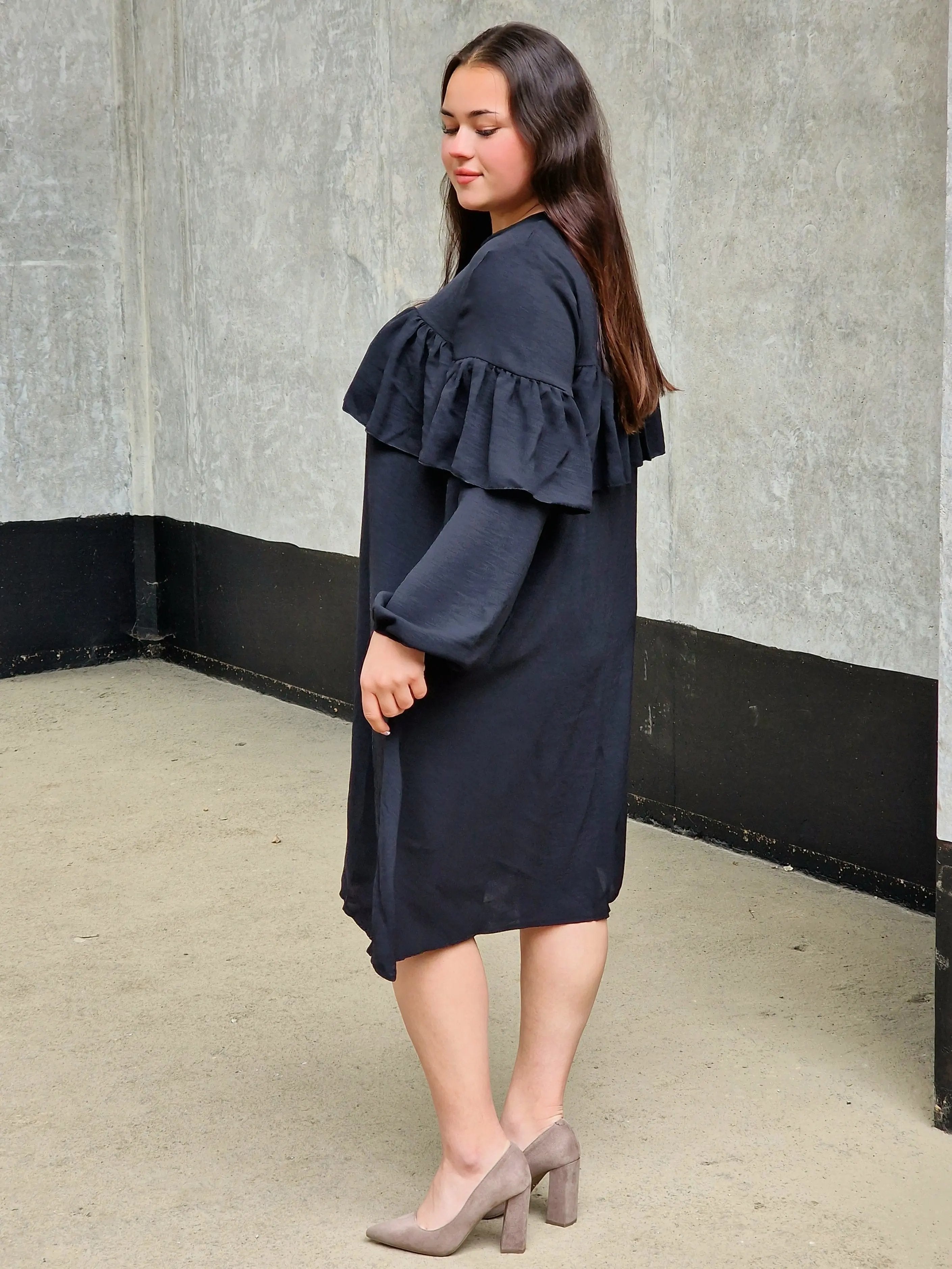 Sukienka z falbaną Stylowa XL