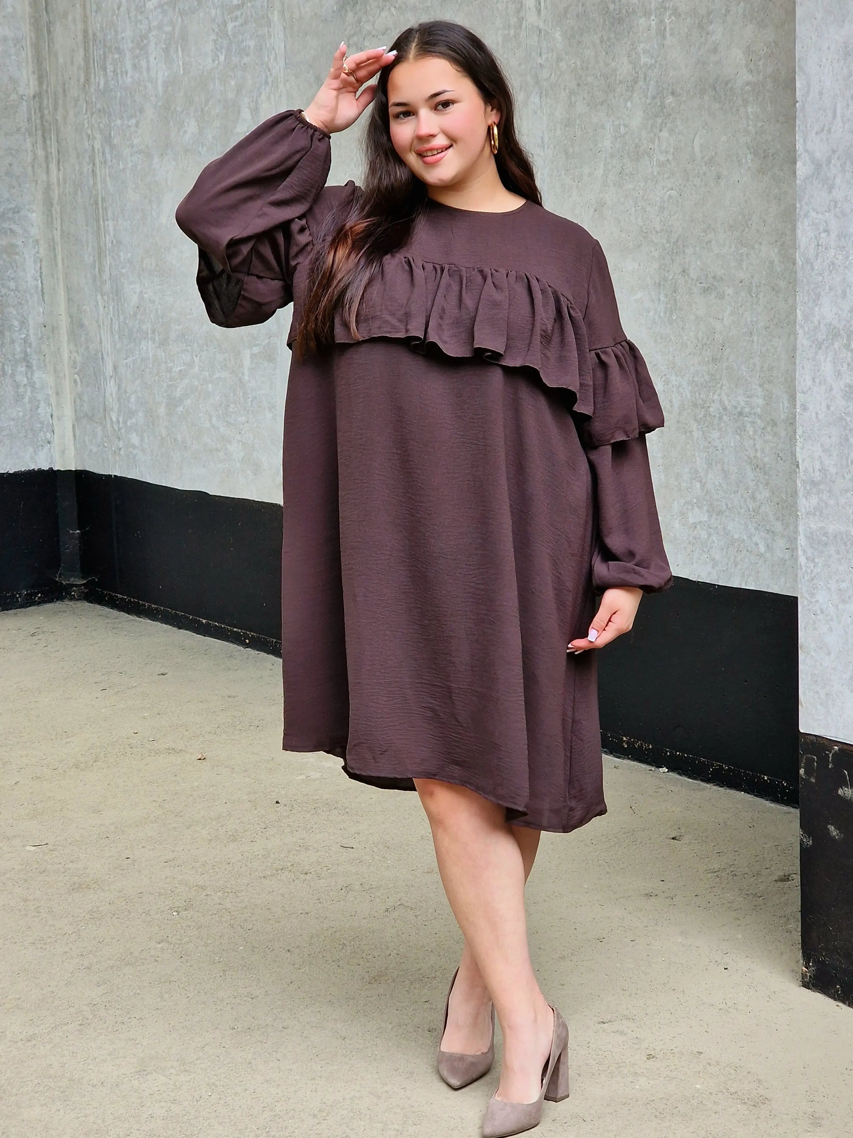 Sukienka z falbaną Stylowa XL