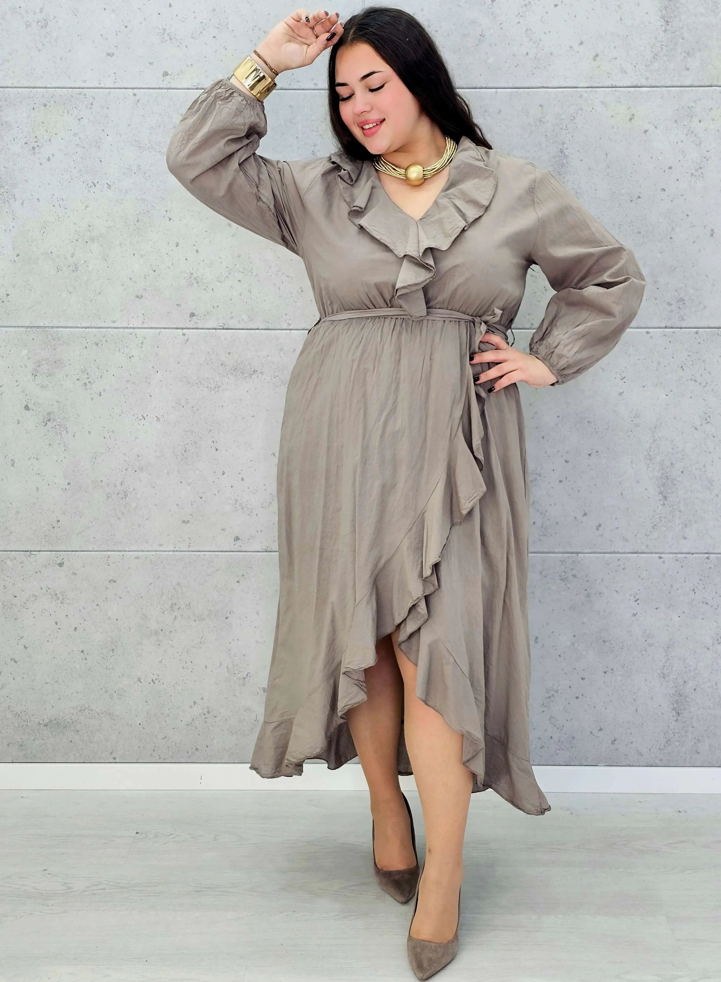 Sukienka z falbanką - Moda Plus Size - Stylowa XL